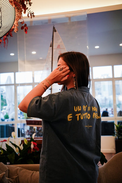 UN PO´ DI GINI´S HEAVYWEIGHTED T-SHIRT